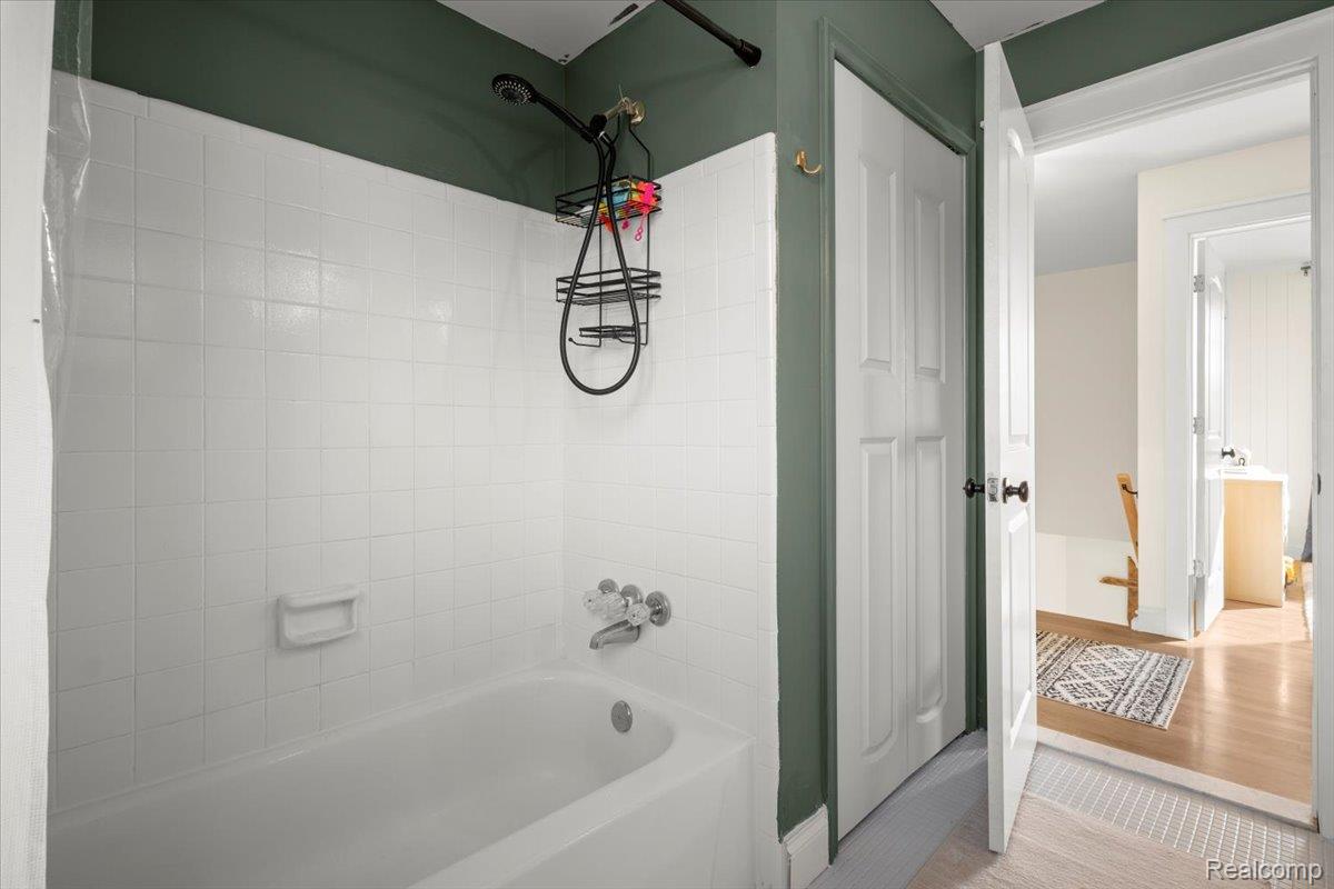 Utica, Michigan 48316, United States, 5 Bedrooms Bedrooms, ,3 BathroomsBathrooms,Residential,Coming Soon,242759