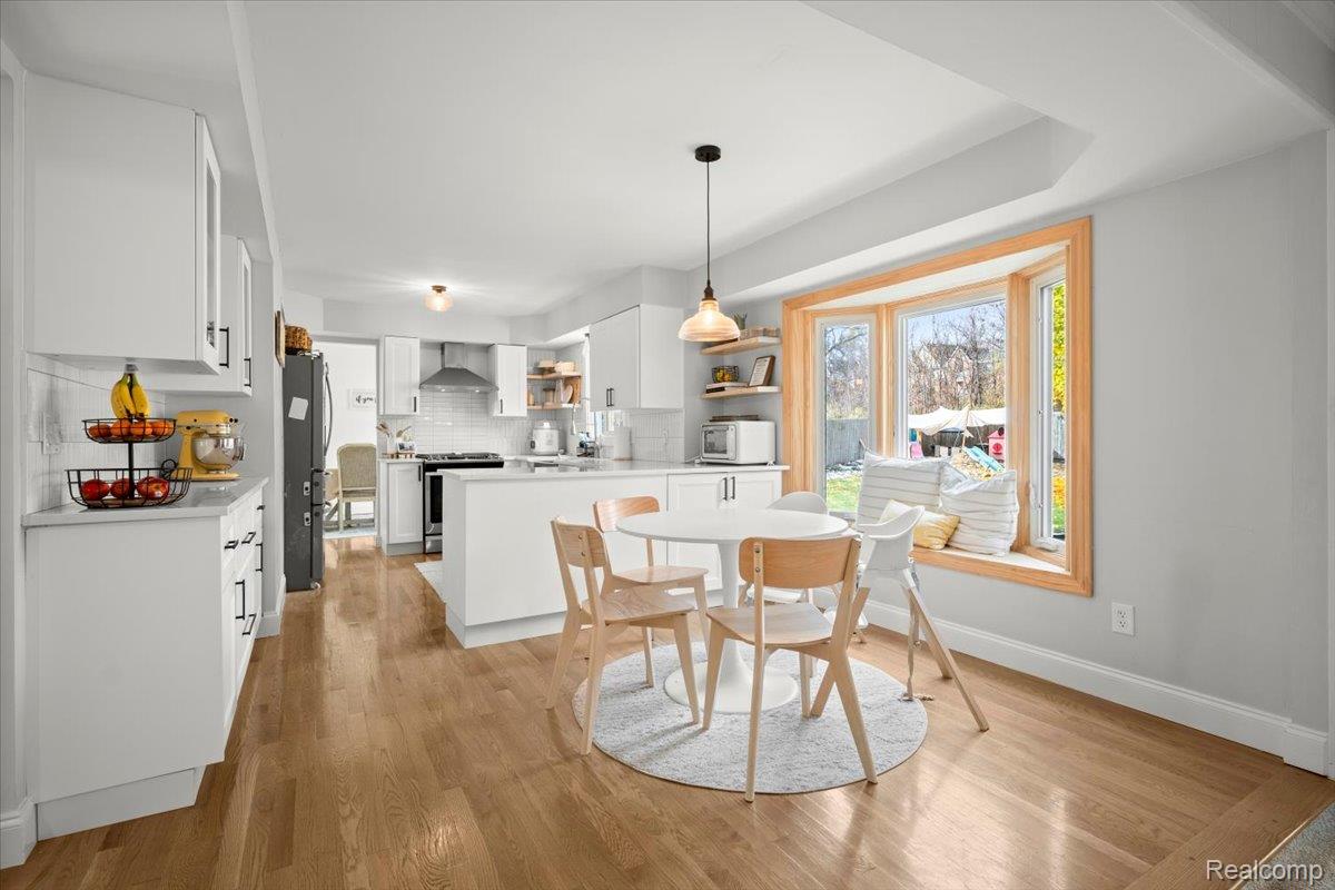 Utica, Michigan 48316, United States, 5 Bedrooms Bedrooms, ,3 BathroomsBathrooms,Residential,Coming Soon,242759