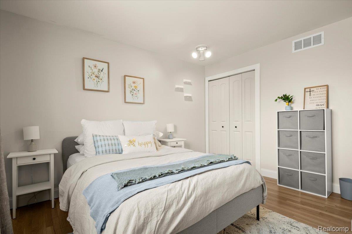 Utica, Michigan 48316, United States, 5 Bedrooms Bedrooms, ,3 BathroomsBathrooms,Residential,Coming Soon,242759