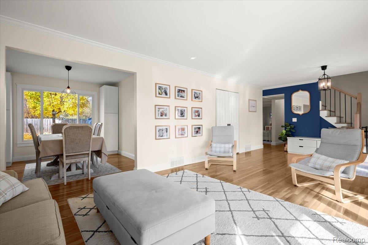 Utica, Michigan 48316, United States, 5 Bedrooms Bedrooms, ,3 BathroomsBathrooms,Residential,Coming Soon,242759