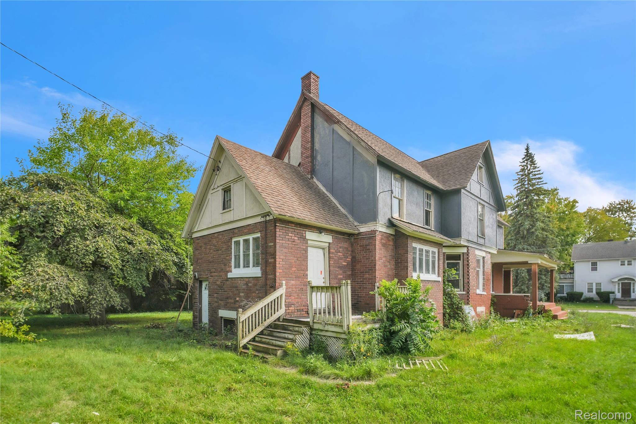 1029 E Holland Avenue