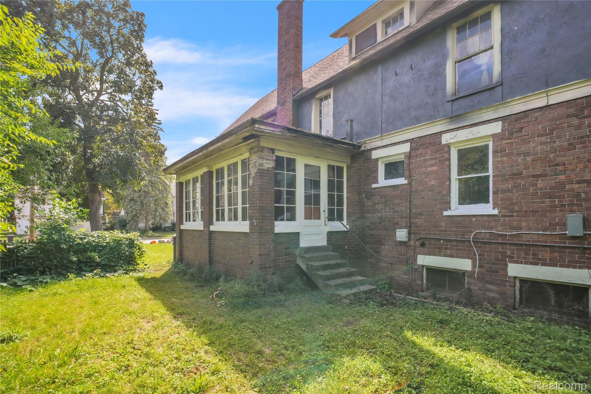 1029 E Holland Avenue