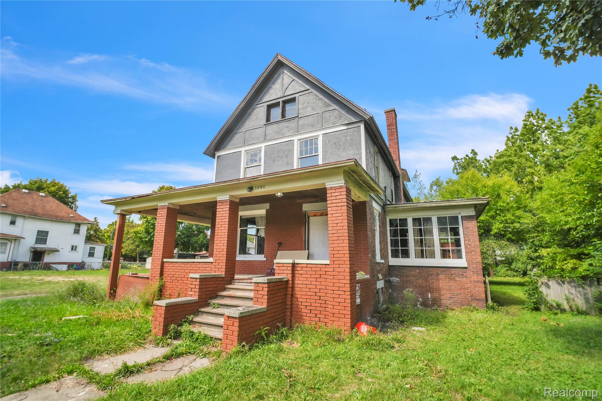 1029 E Holland Avenue