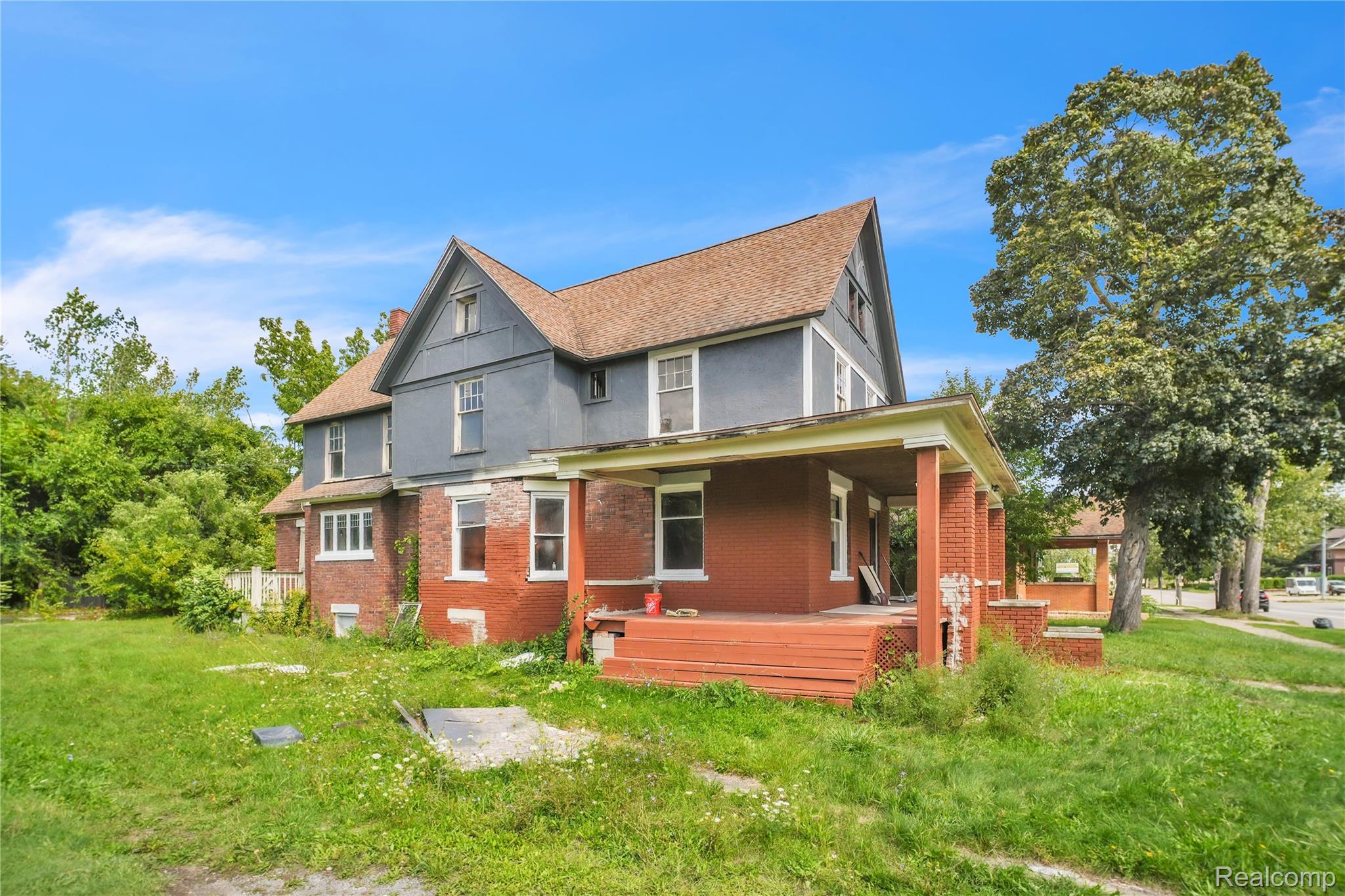 1029 E Holland Avenue