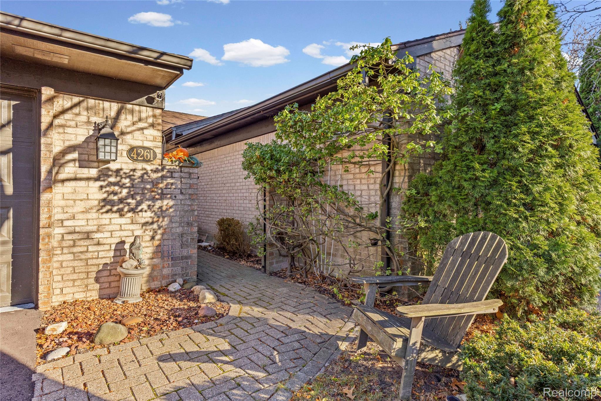 4261 Wabeek Lake Drive S