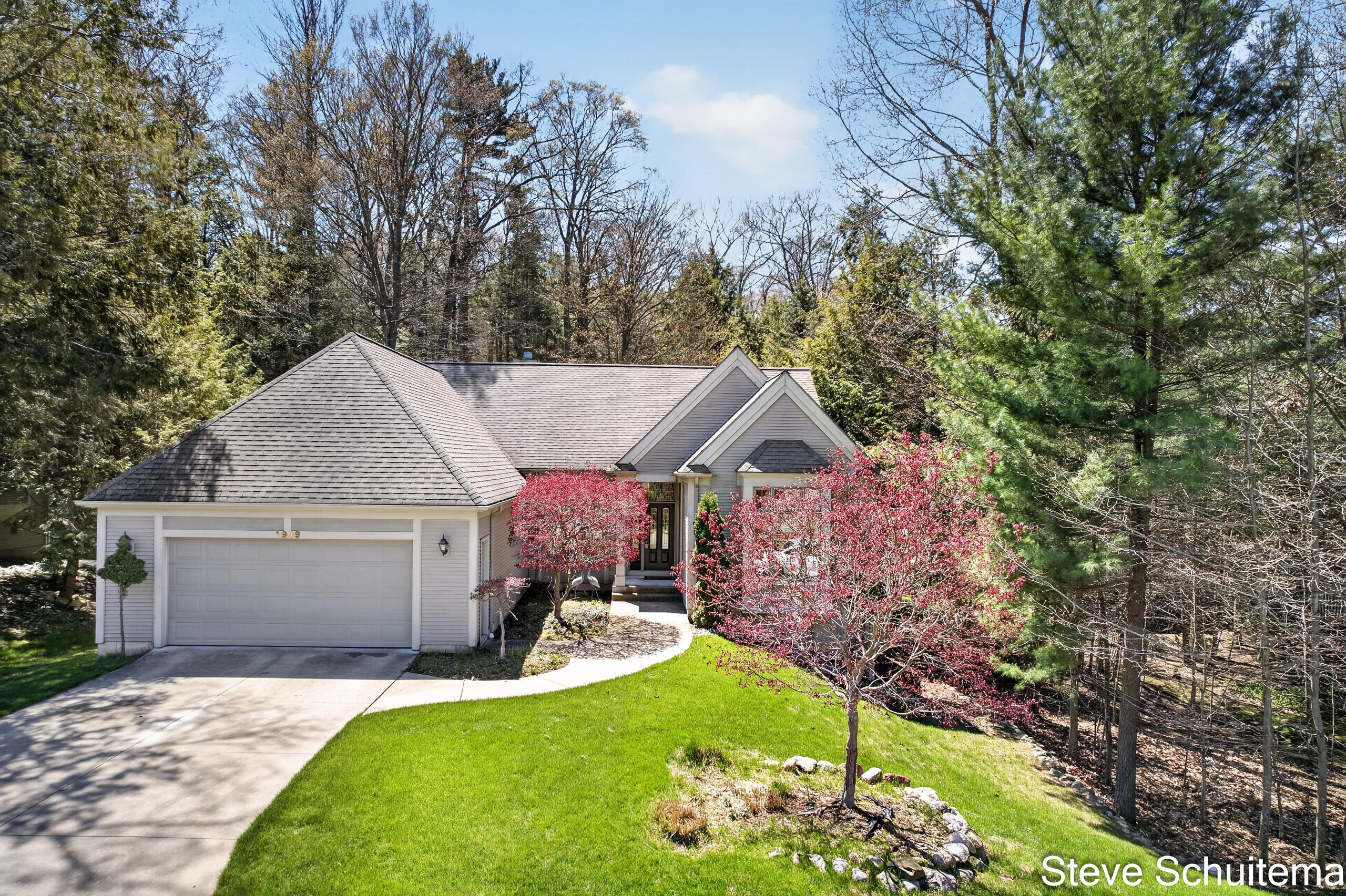 1949 Forest Glen Drive