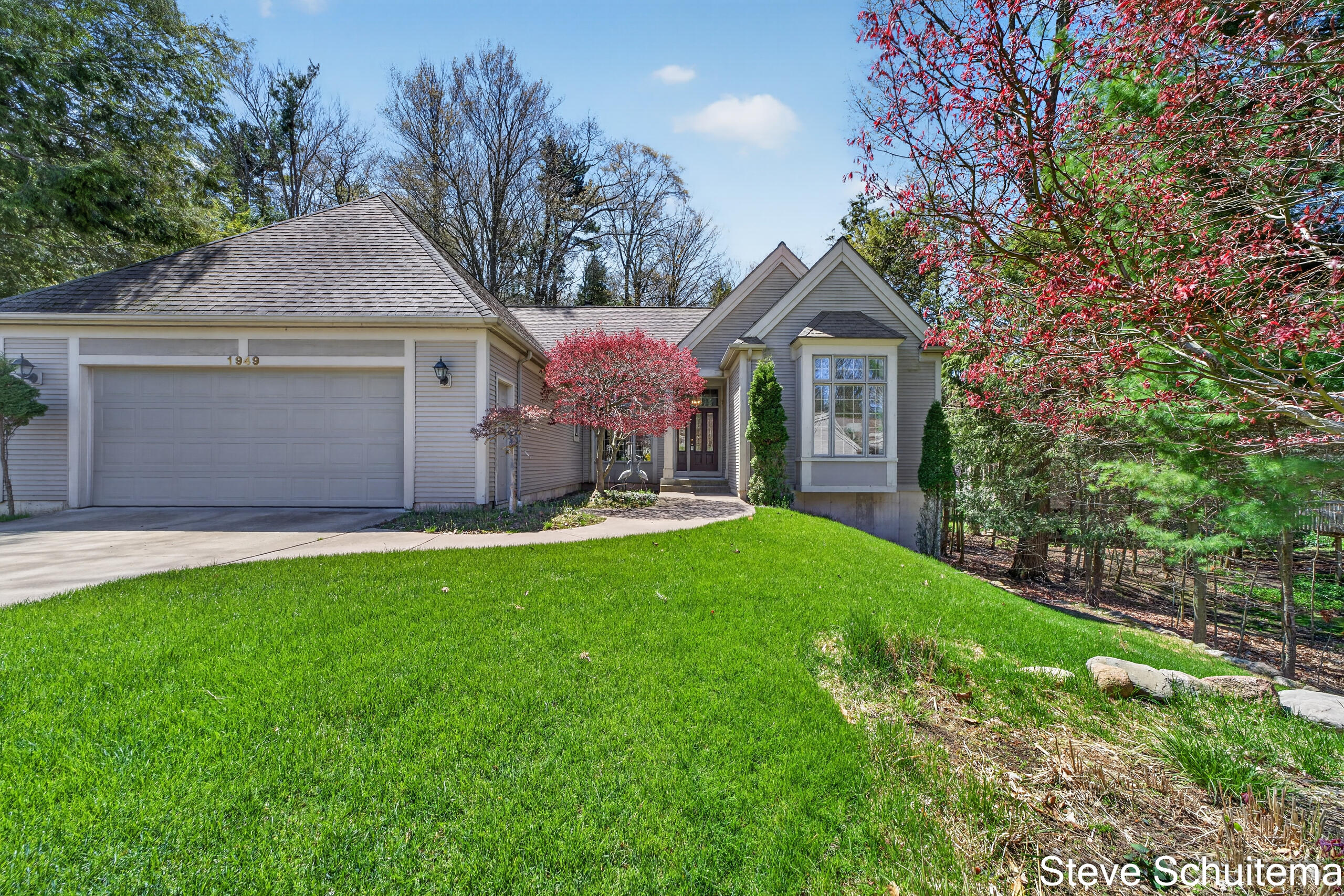 1949 Forest Glen Drive