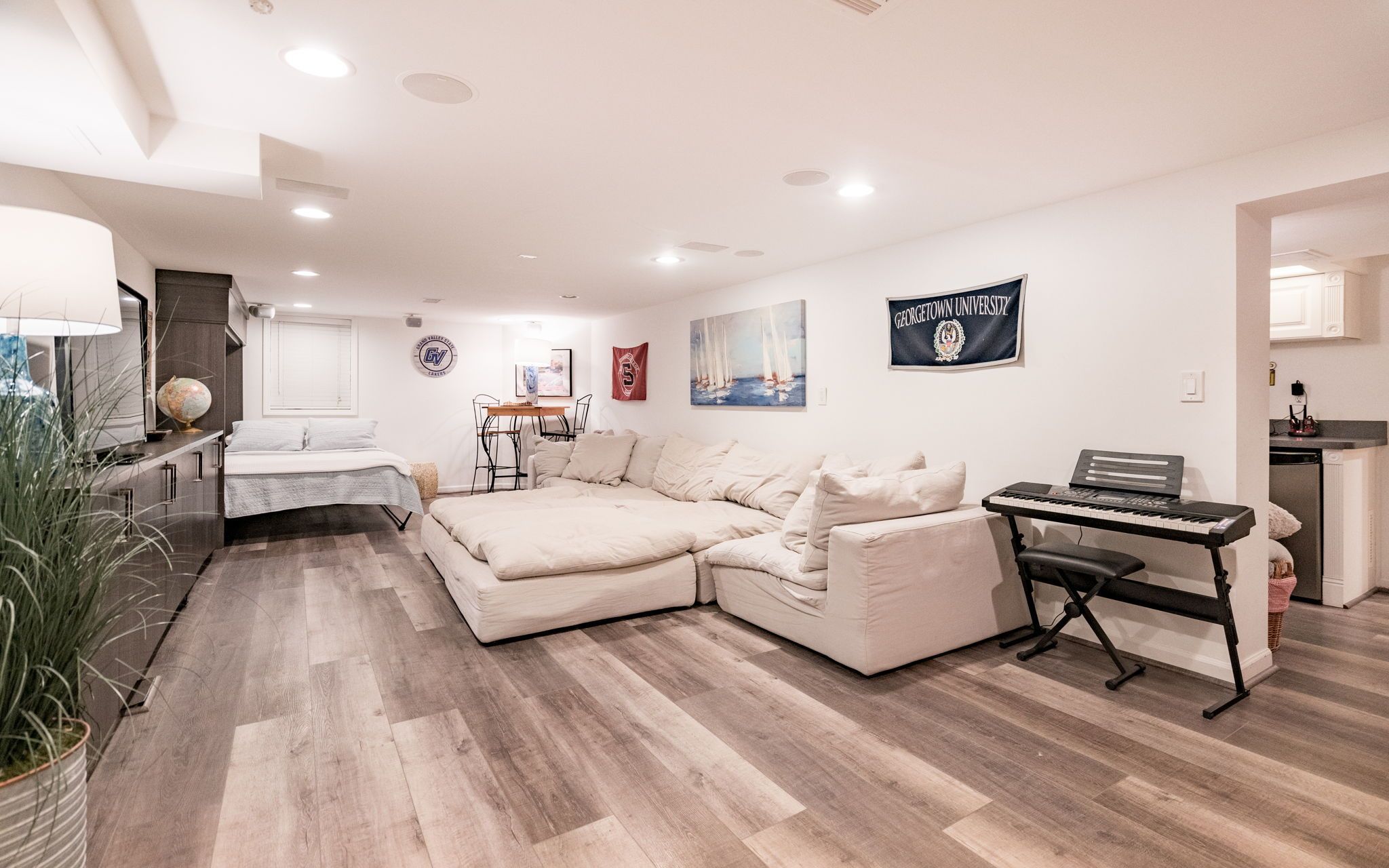 Bloomfield Charter Township Oakland, Michigan 48301, United States, 4 Bedrooms Bedrooms, ,4 BathroomsBathrooms,Residential,Pending,112585