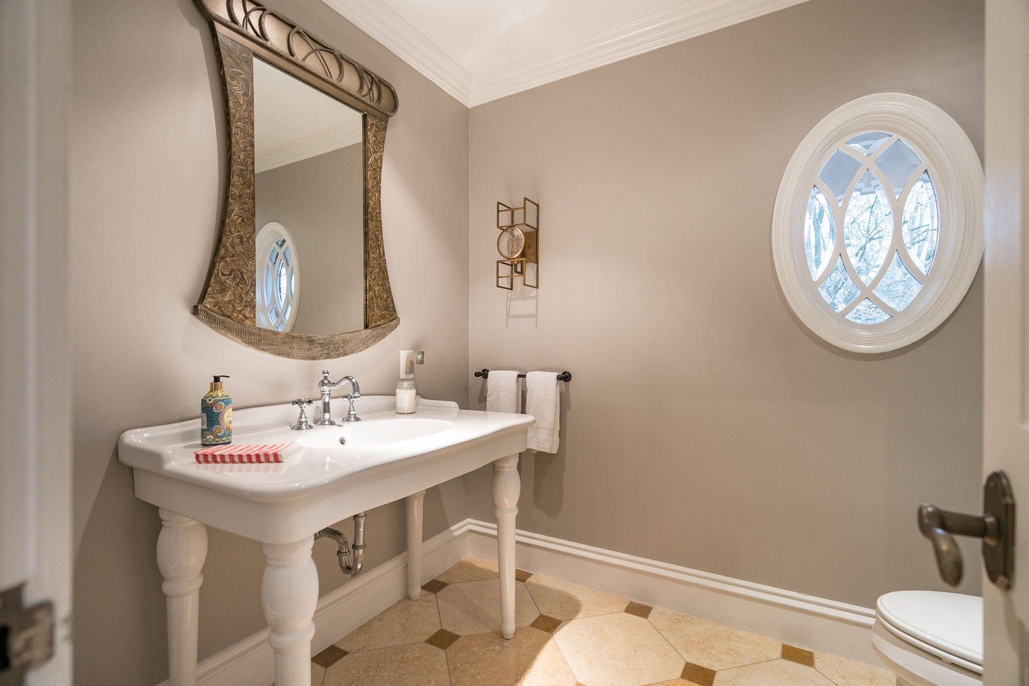 Bloomfield Charter Township Oakland, Michigan 48301, United States, 4 Bedrooms Bedrooms, ,4 BathroomsBathrooms,Residential,Pending,112585