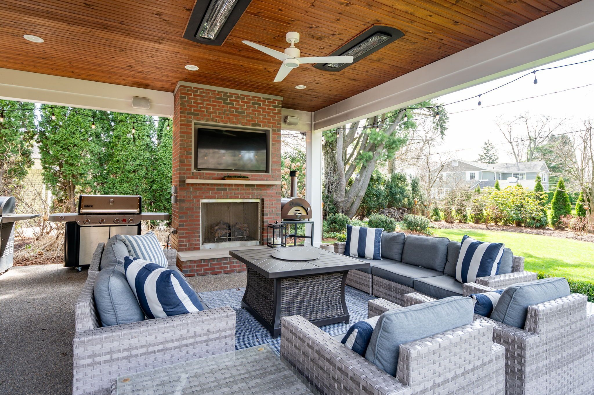 Bloomfield Charter Township Oakland, Michigan 48301, United States, 4 Bedrooms Bedrooms, ,4 BathroomsBathrooms,Residential,Pending,112585