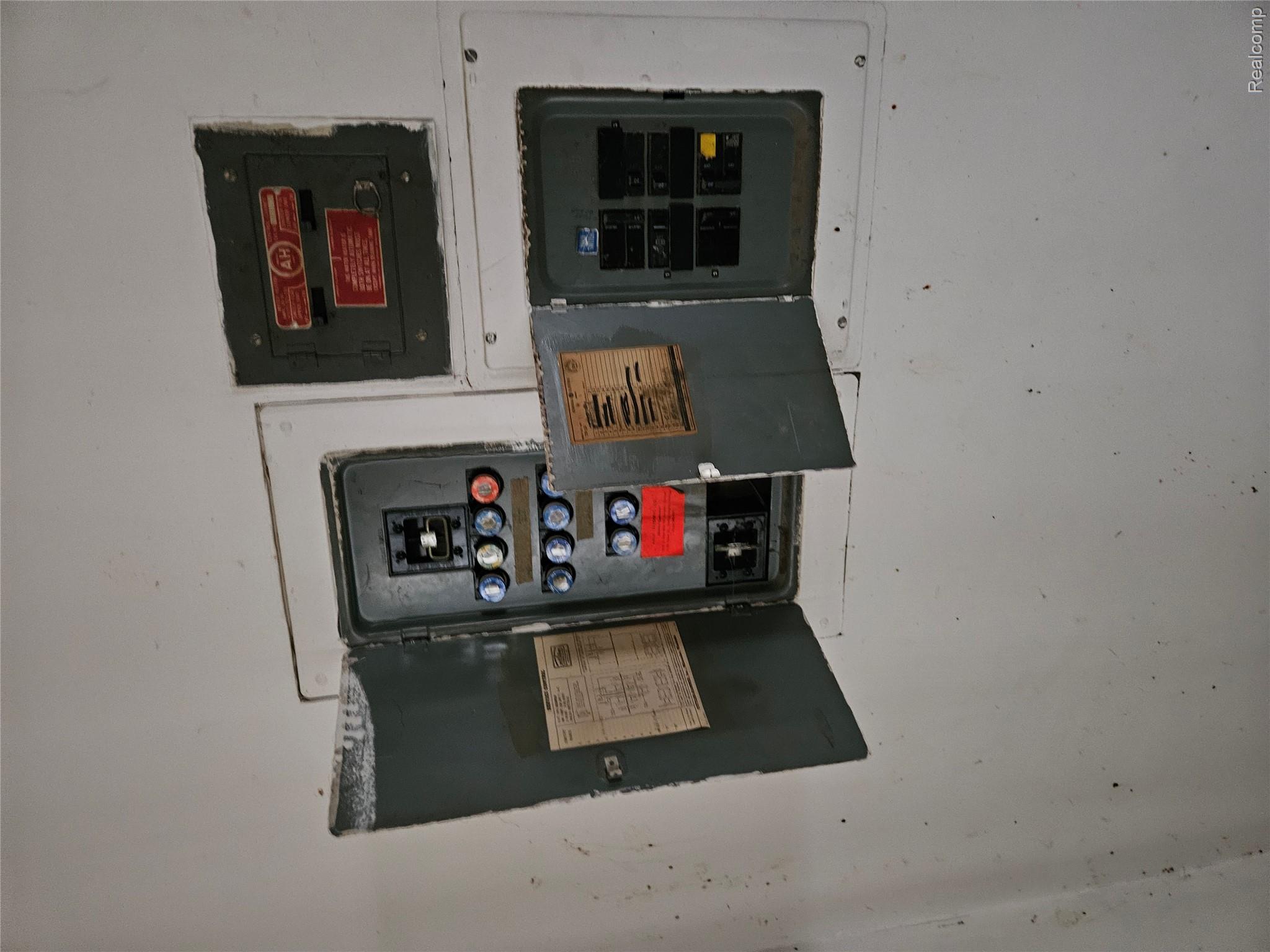 13876 Hendricks Avenue