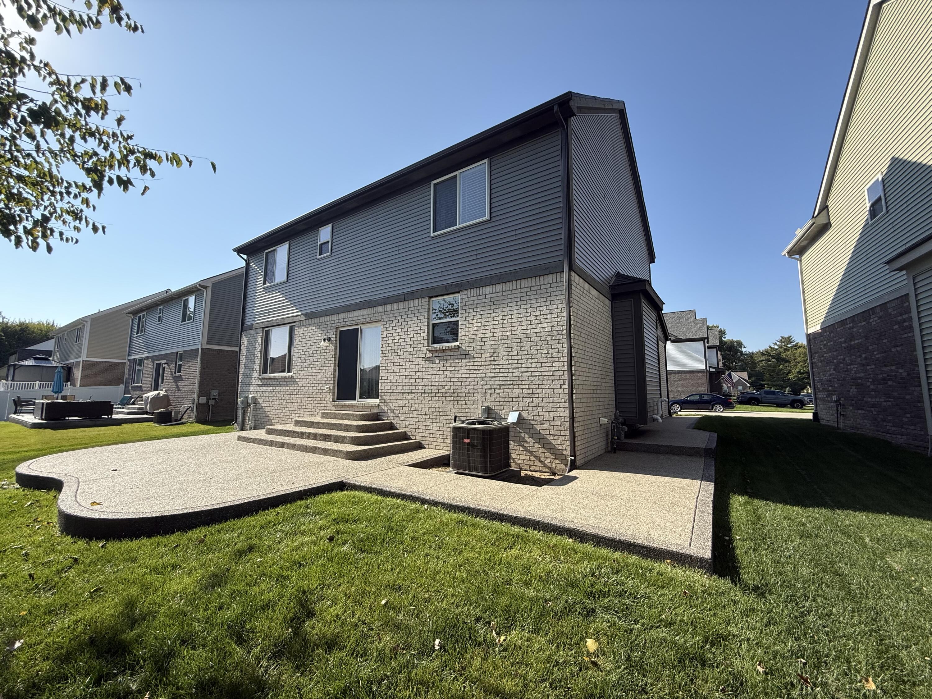 29371 Bayside Circle N