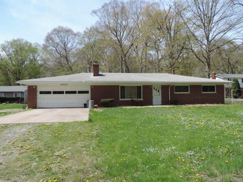 Photo of 45519 Fairchild Road, Macomb Township, MI 48042 (MLS # 58050205938)
