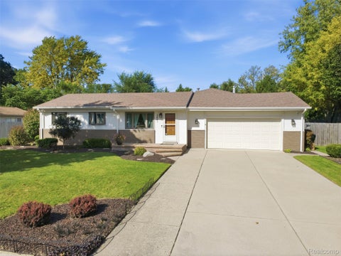 Photo of 1087 Collingwood Drive, Rochester Hills City, MI 48307 (MLS # 20261080927)