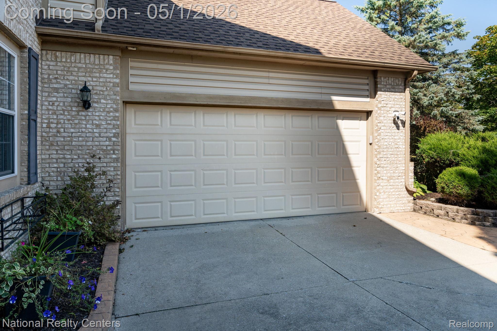 542 Bay Pointe Drive