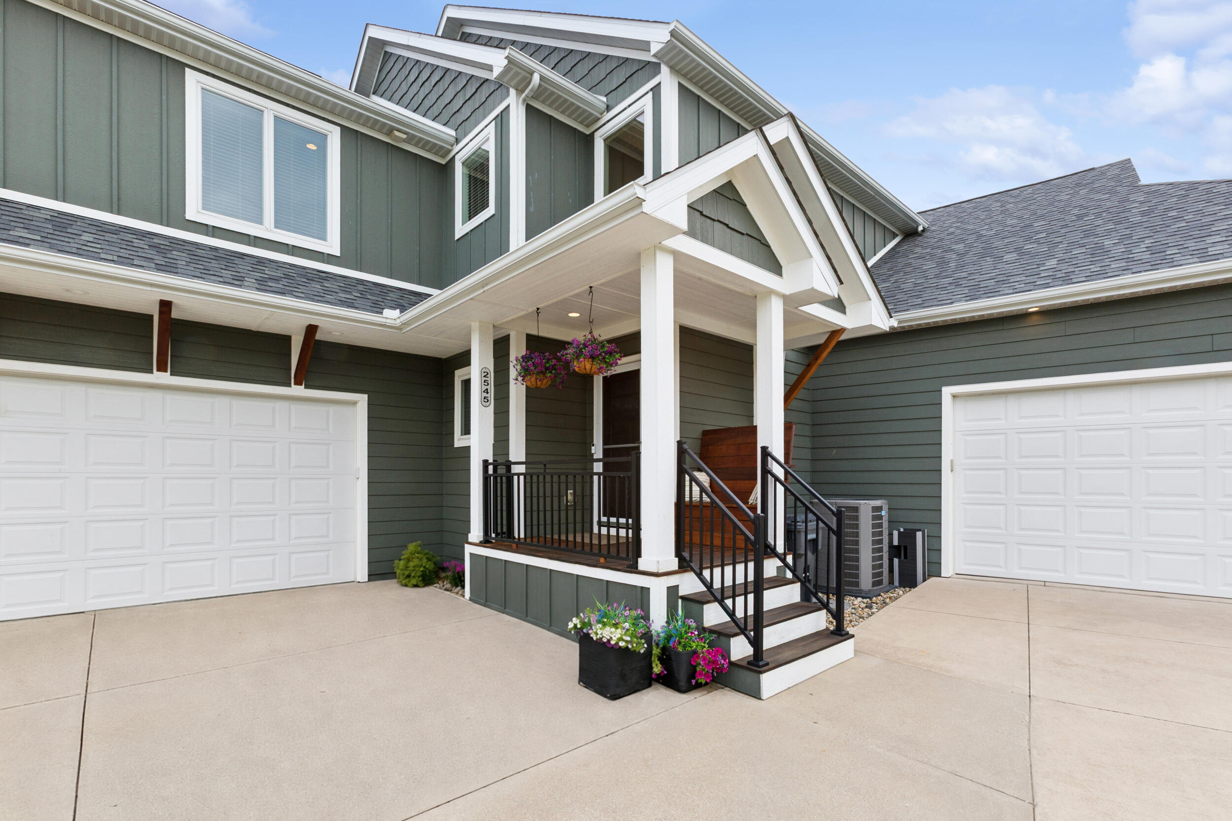 2545 Bay Pointe Drive