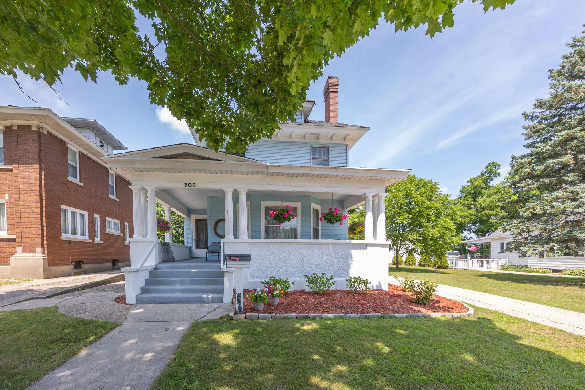 703 E Division Street