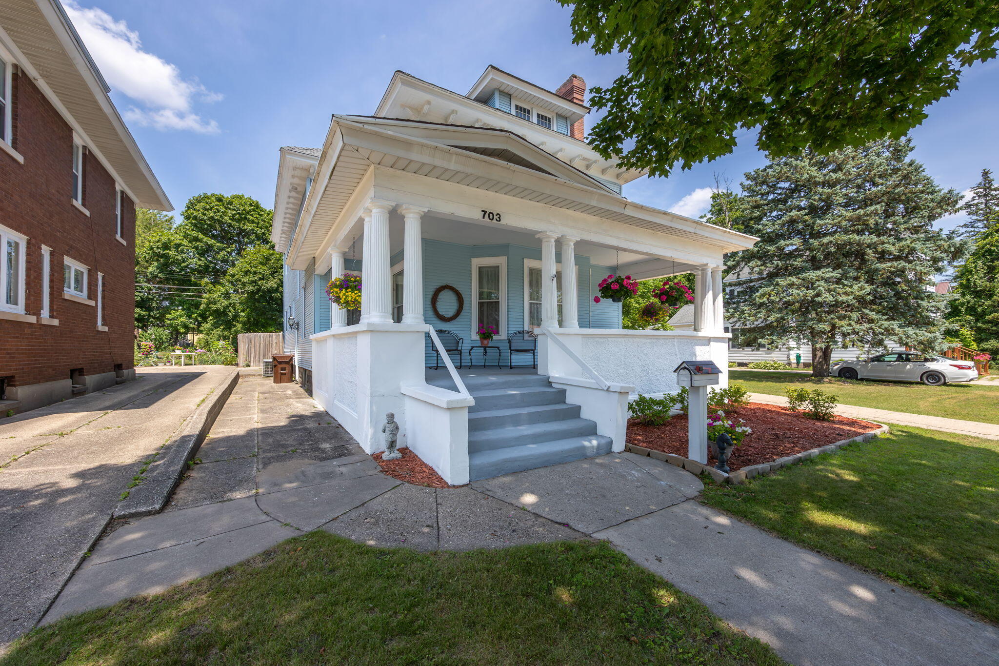 703 E Division Street