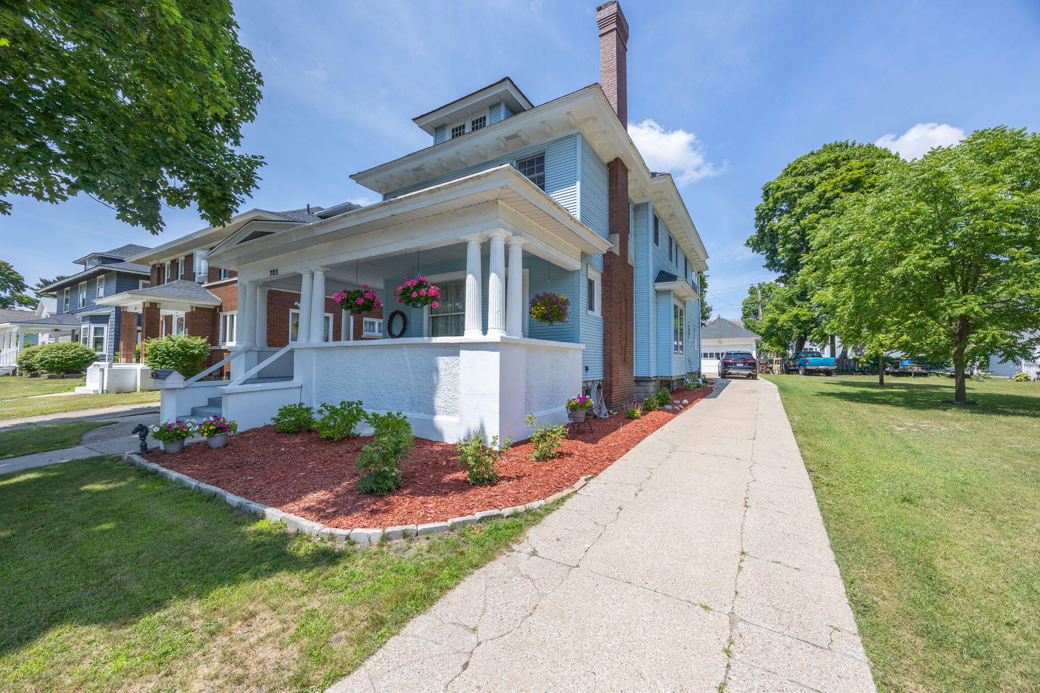 703 E Division Street
