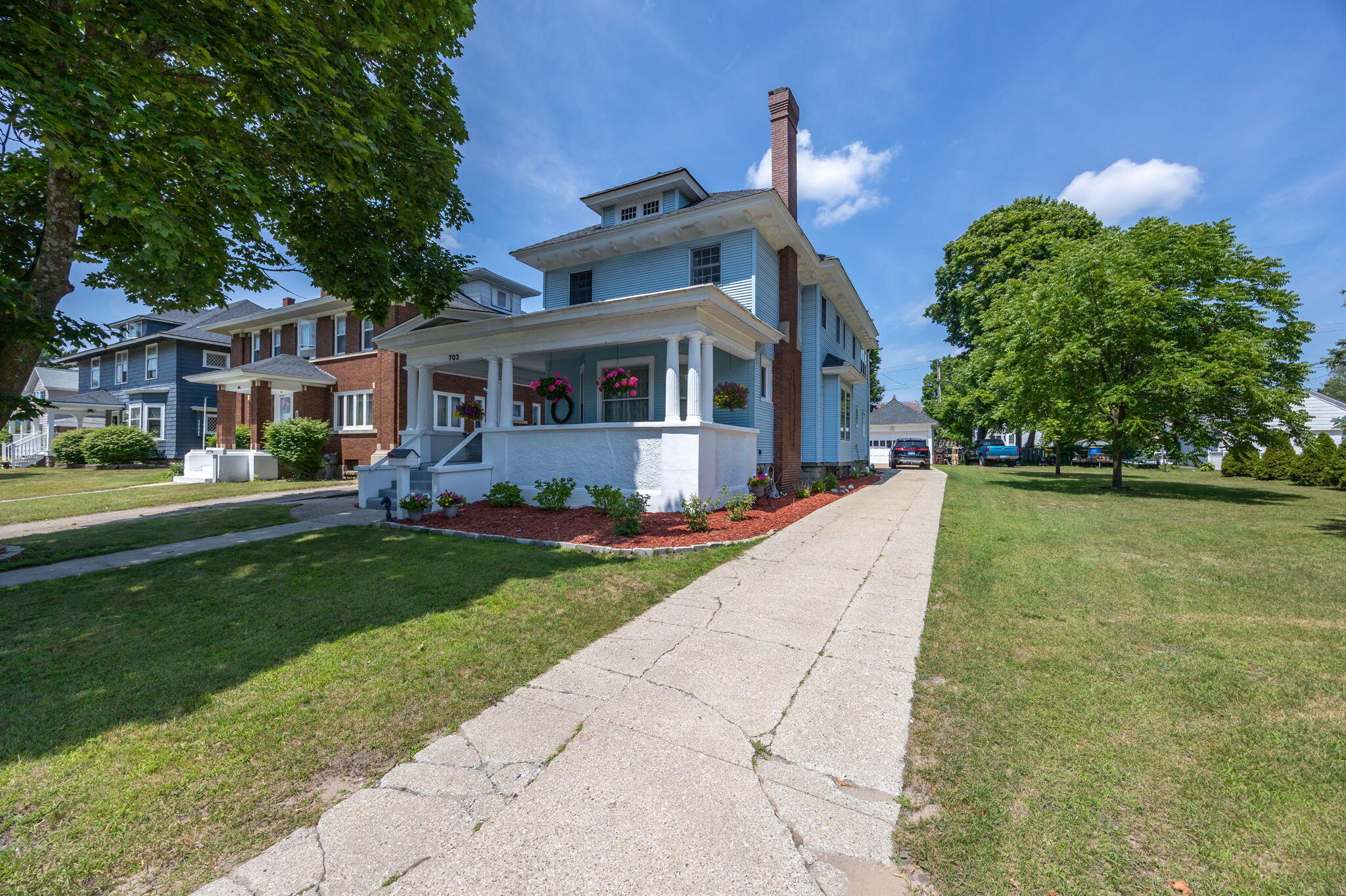 703 E Division Street