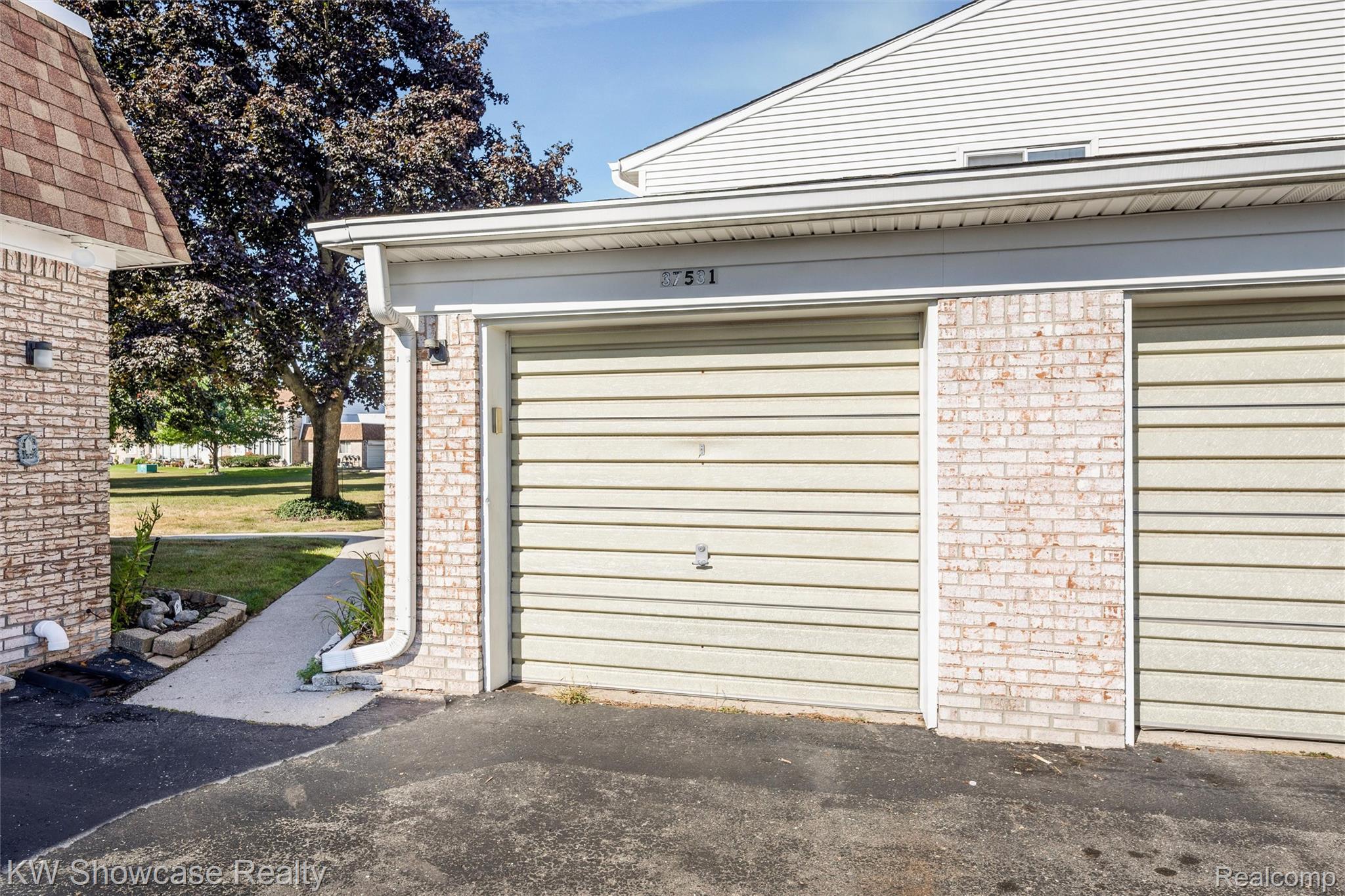 37531 N Colonial Drive