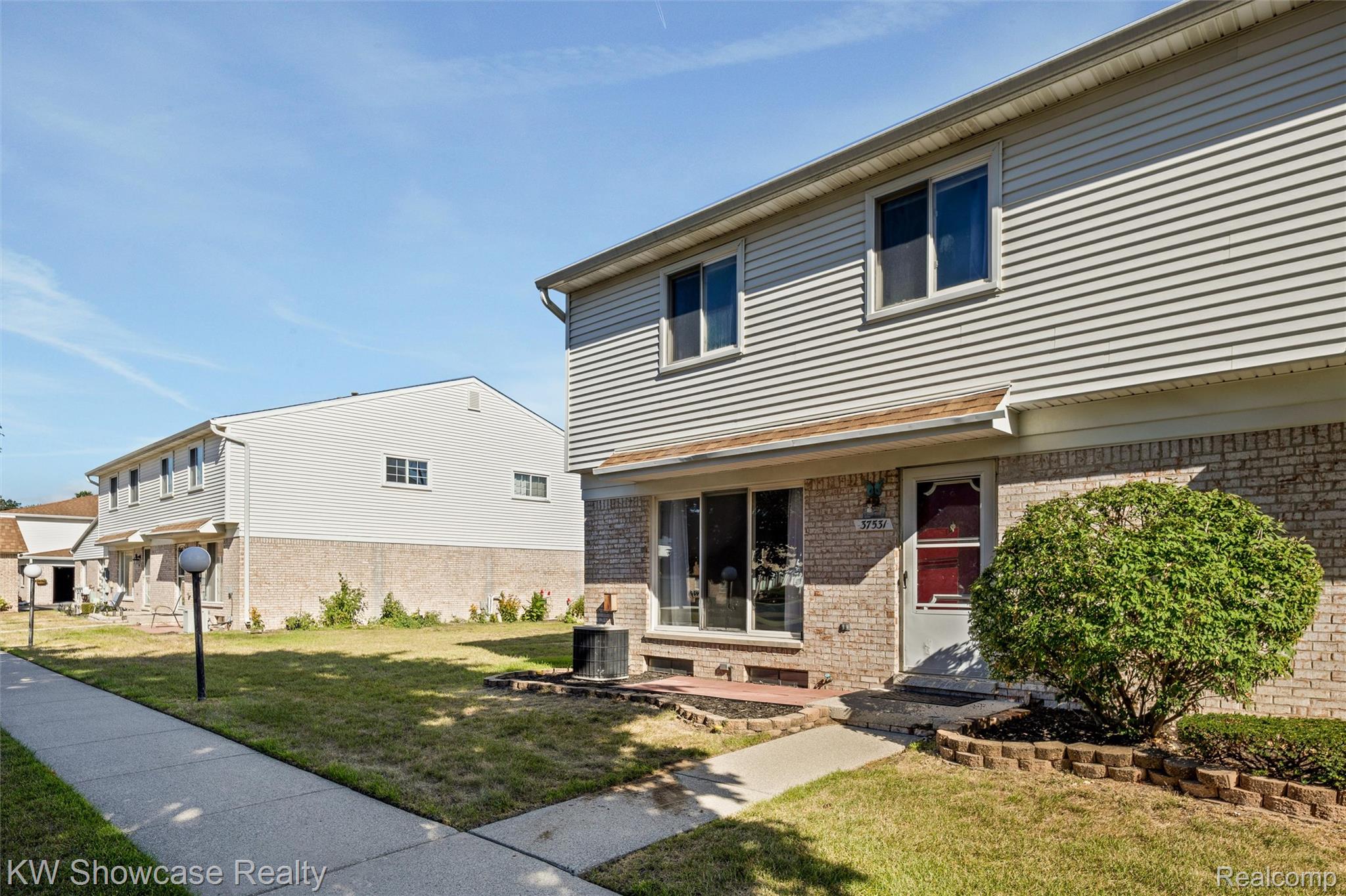 37531 N Colonial Drive