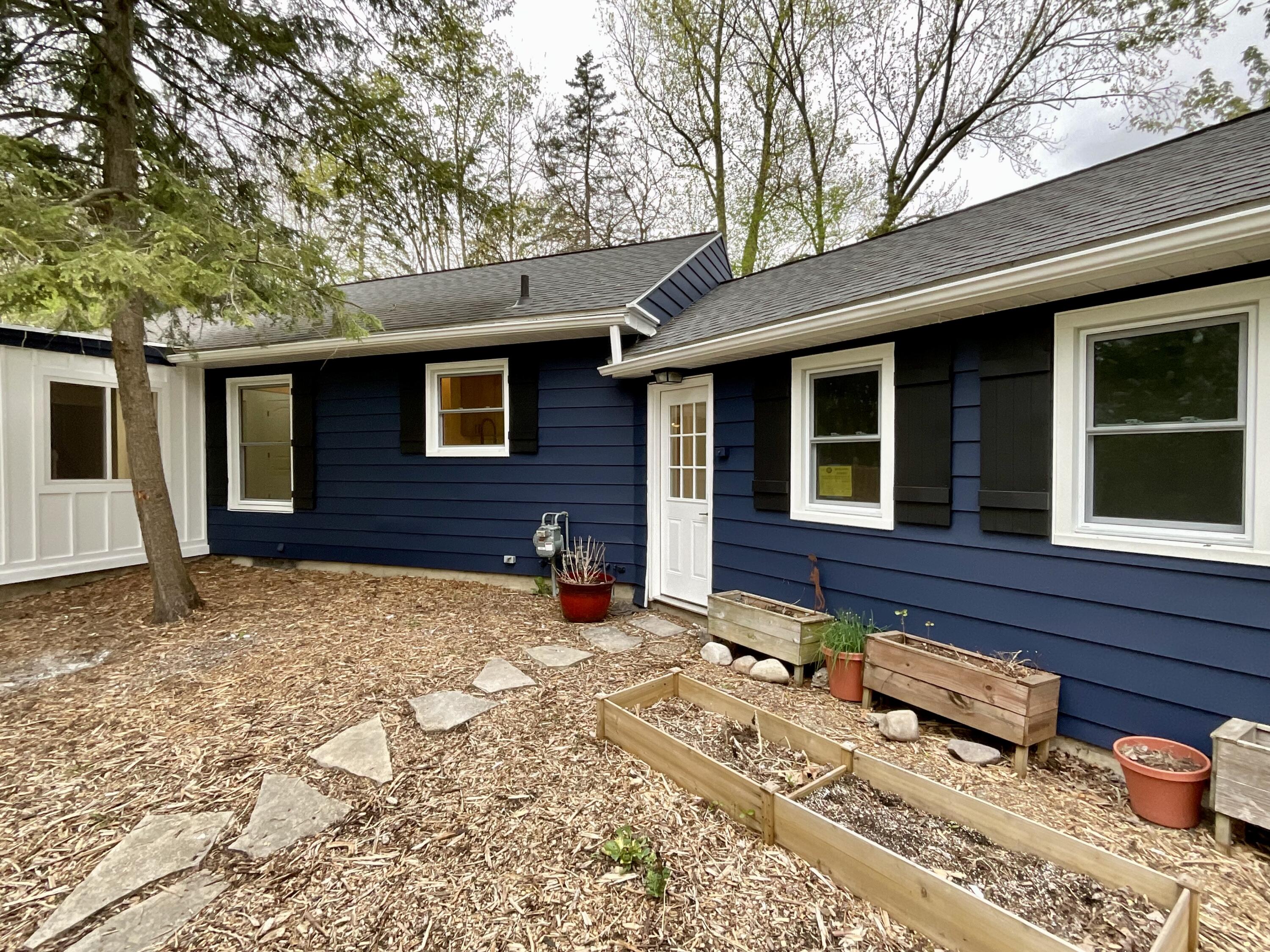2737 Meadowvale Drive SE