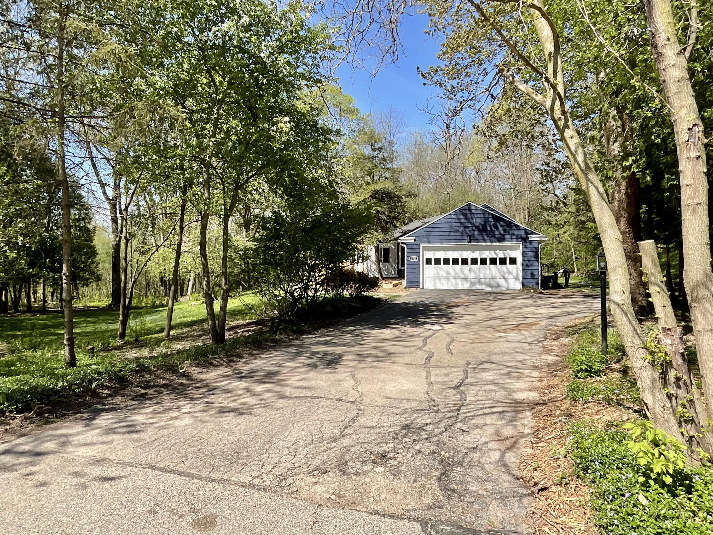 2737 Meadowvale Drive SE