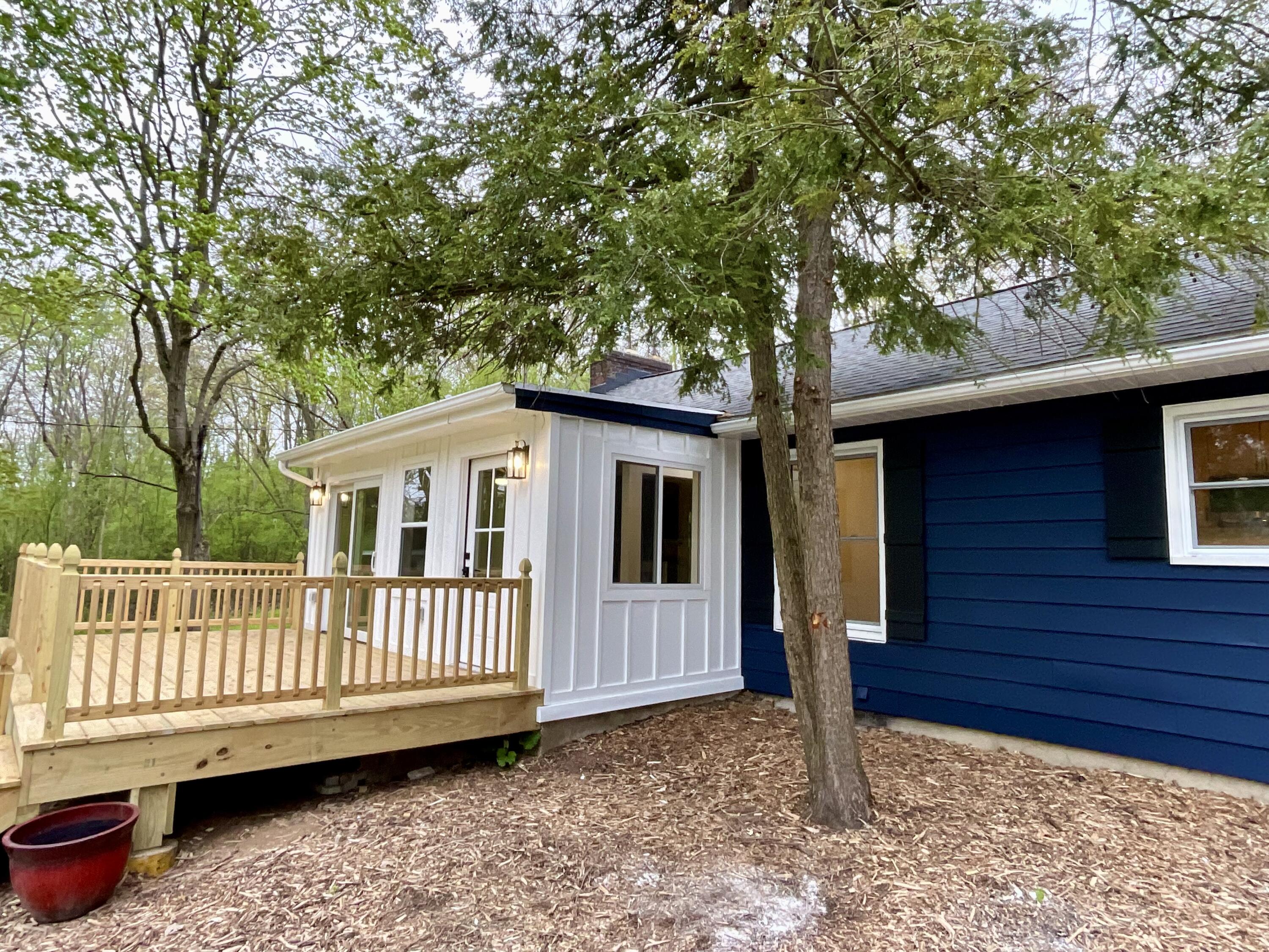 2737 Meadowvale Drive SE