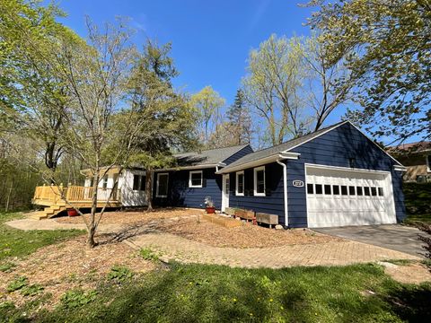 2737 Meadowvale Drive SE East Grand Rapids City MI 49506