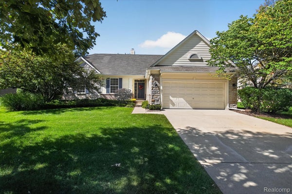 8280 BREWSTER LN, CANTON, MI 48187 - Image 2c85ed0229e9a6dcd92b5a0d963d2193/1880826226