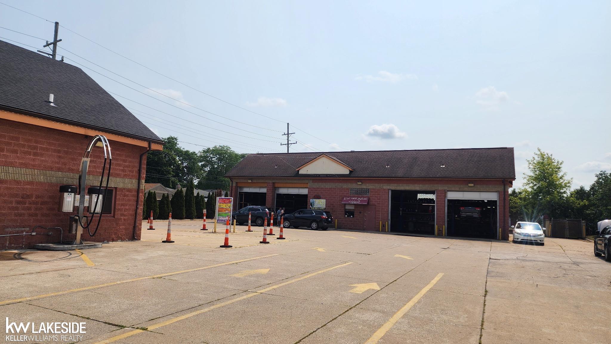 2448 E 14 Mile Road