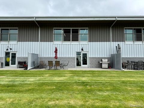 161 W SPEED Way Pontiac City MI 48341