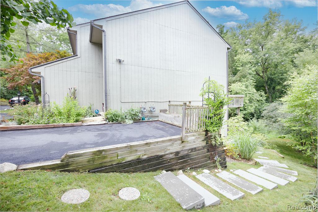 1880 W Liberty Street