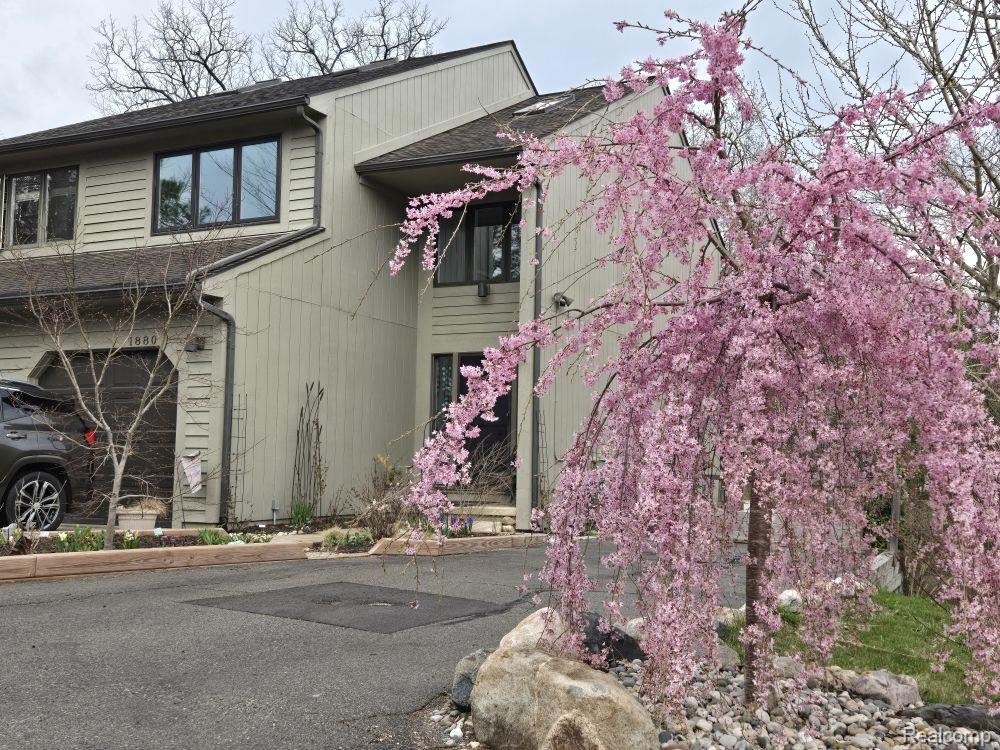 1880 W Liberty Street