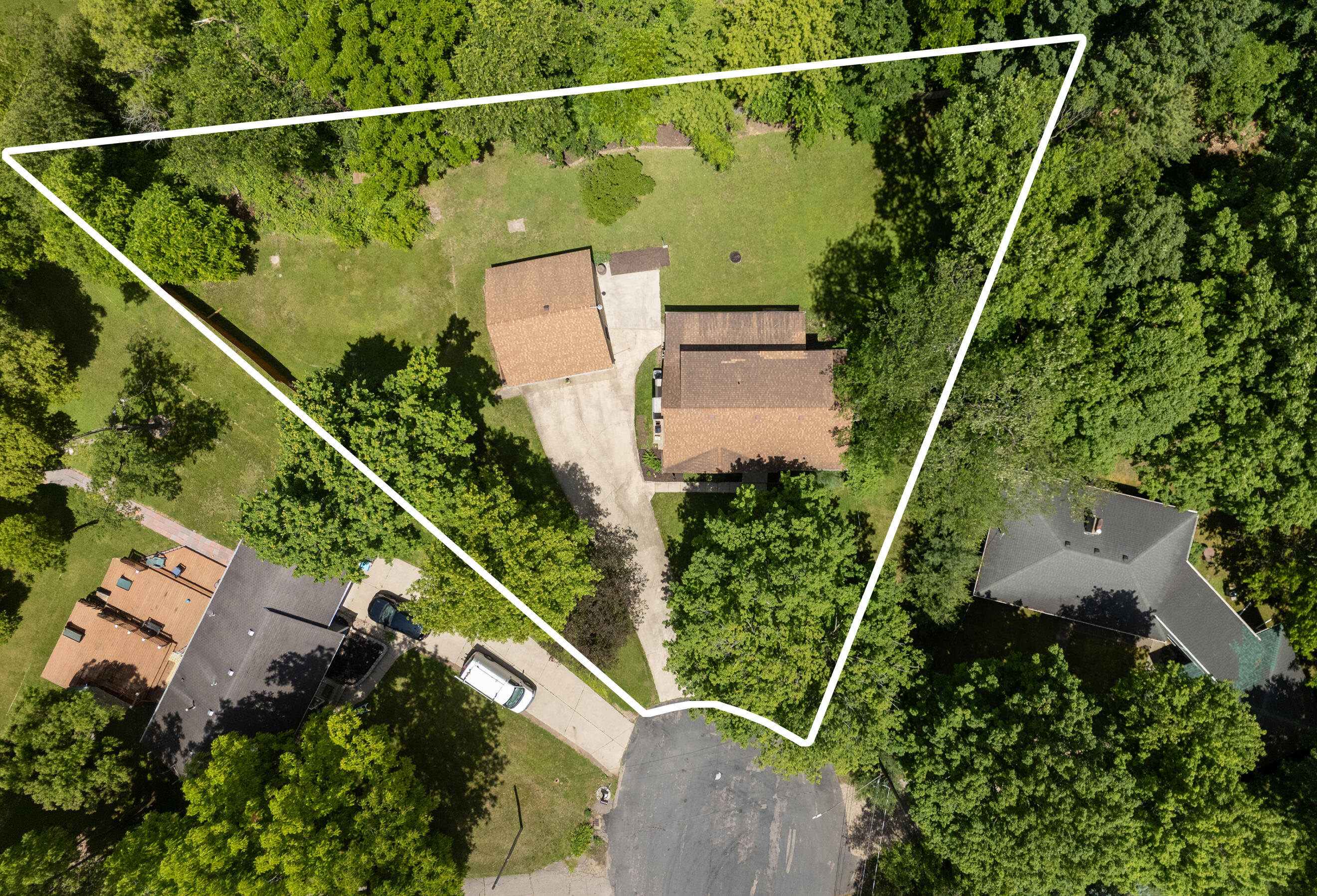 2121 Lakewood Drive