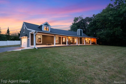 Photo of 27593 Old Colony Street, Farmington Hills City, MI 48334 (MLS # 20261056524)