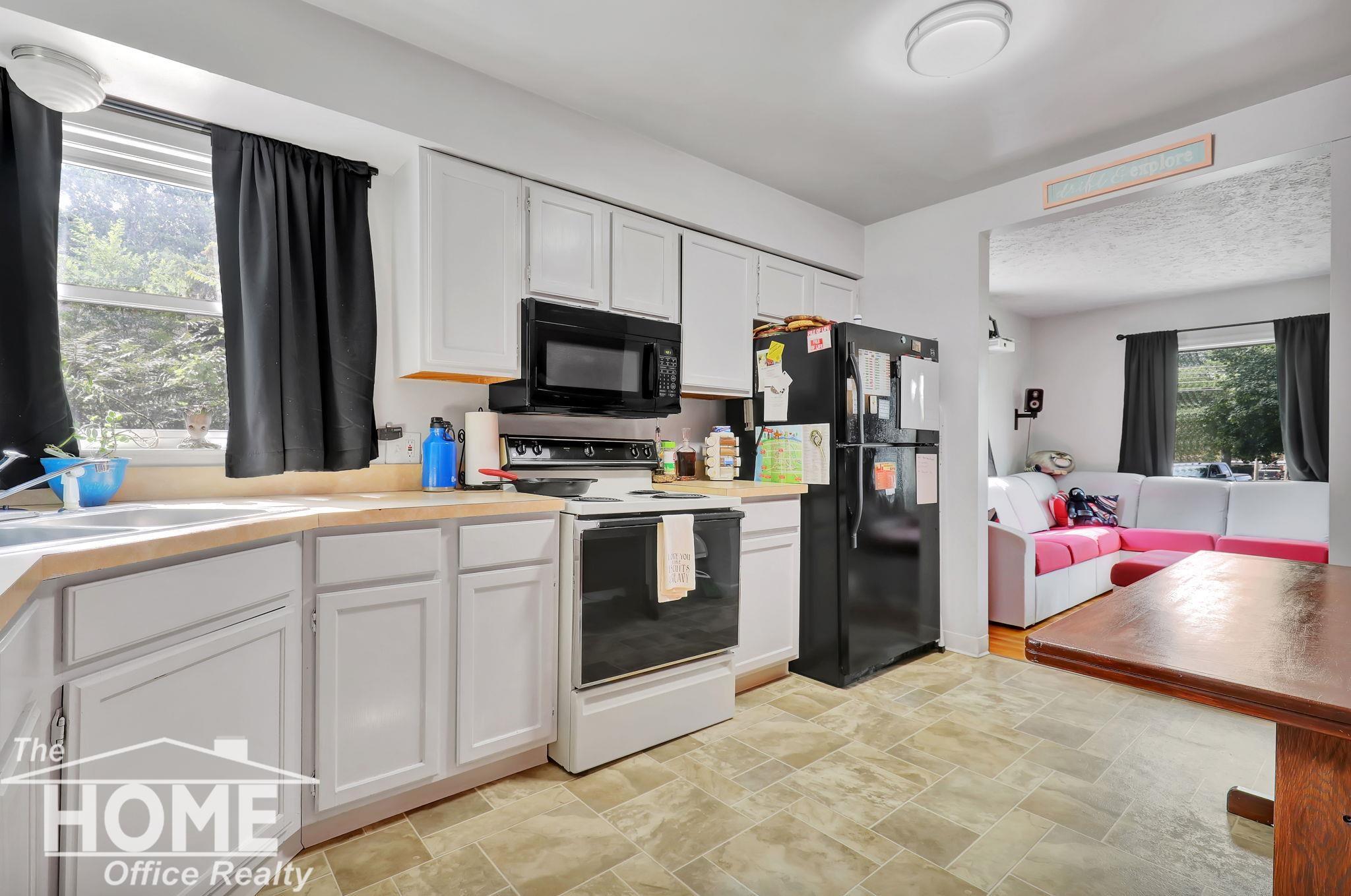 825 W Lake Lansing Road