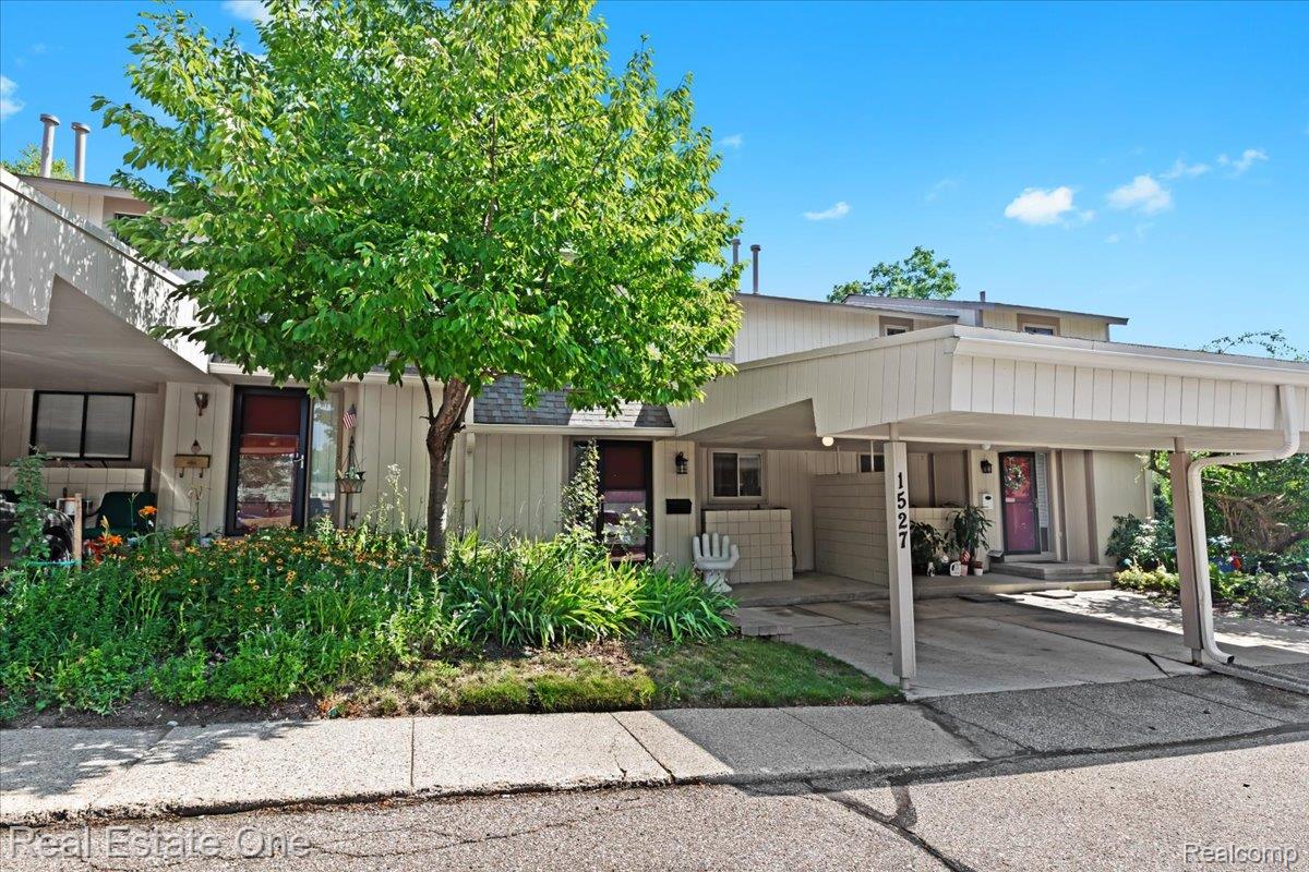 1527 Charter Oak Drive