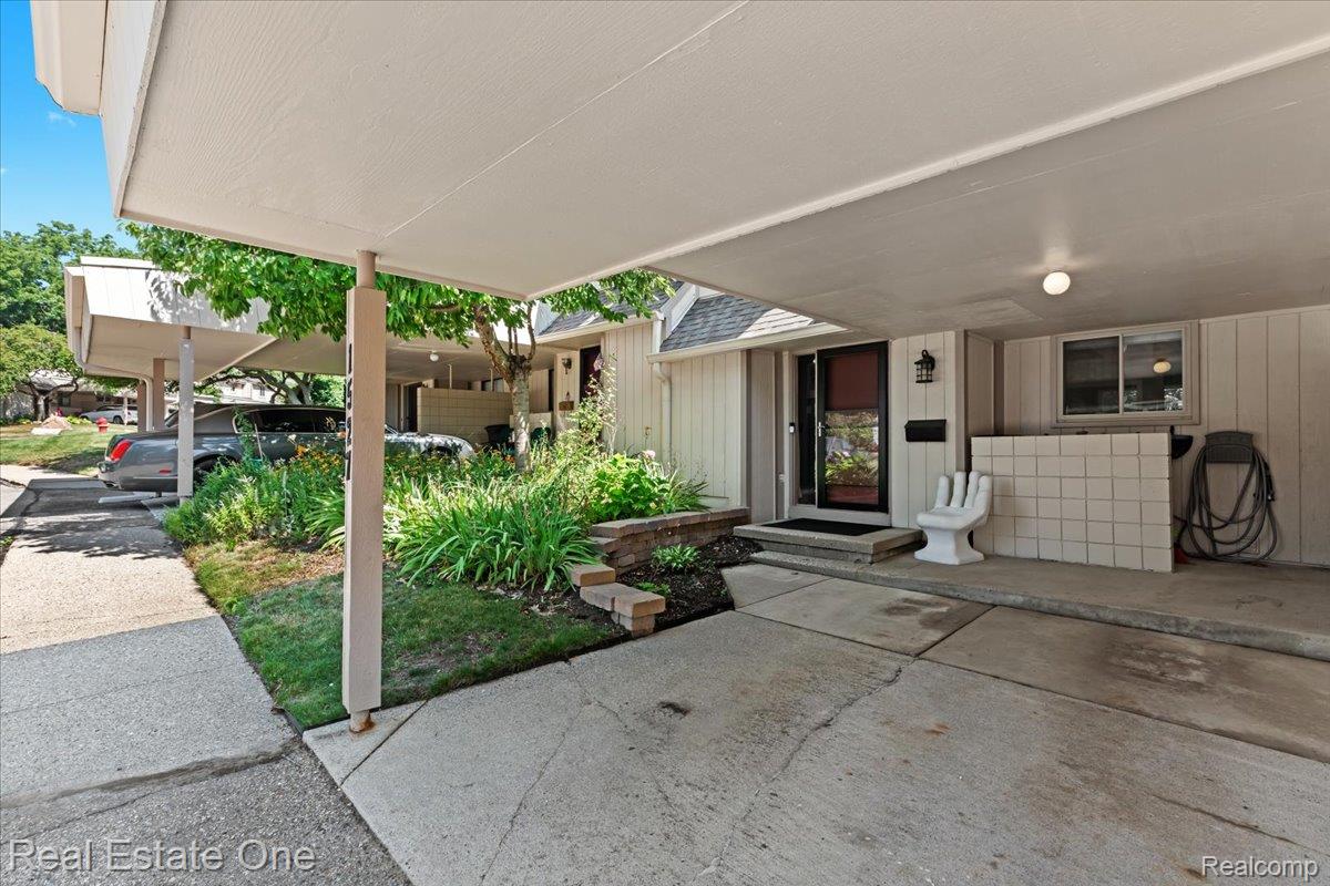 1527 Charter Oak Drive