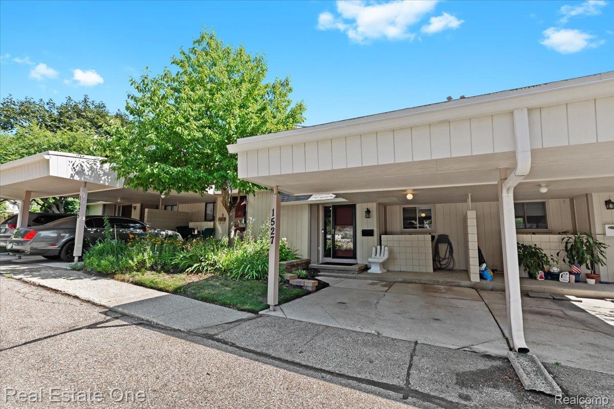 1527 Charter Oak Drive