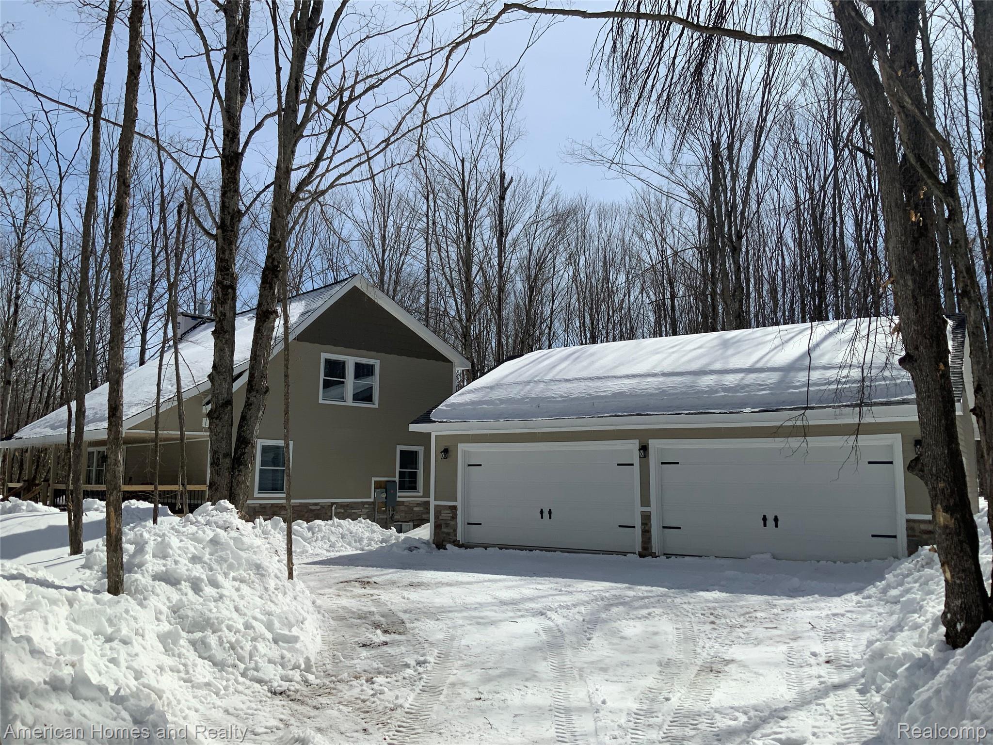 9568 North Ridge Drive