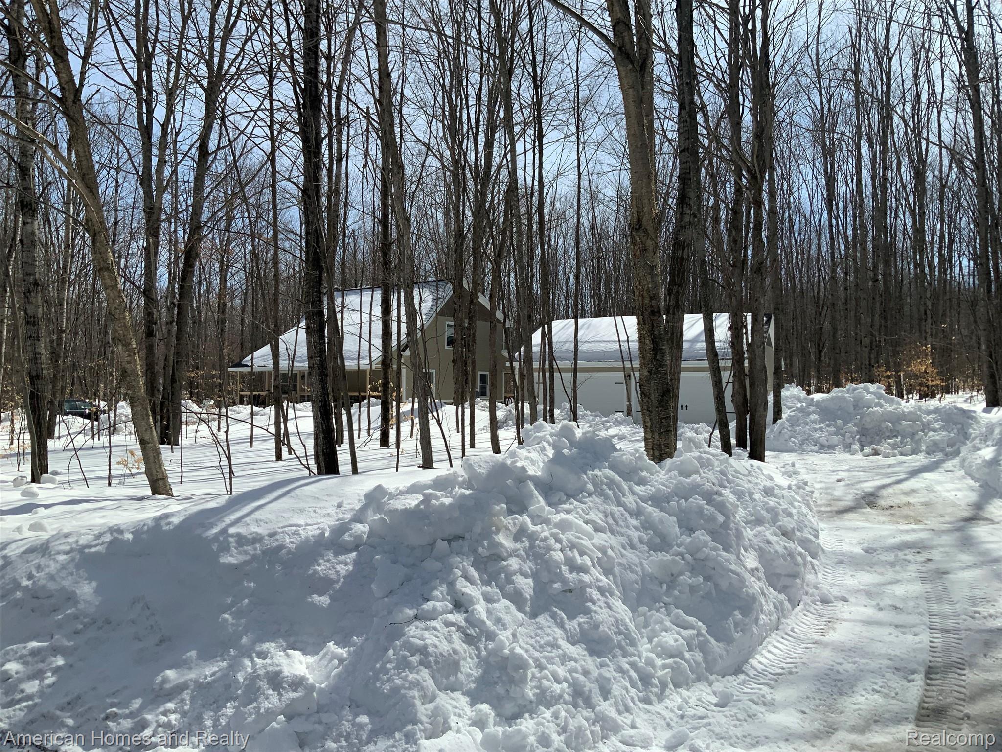 9568 North Ridge Drive