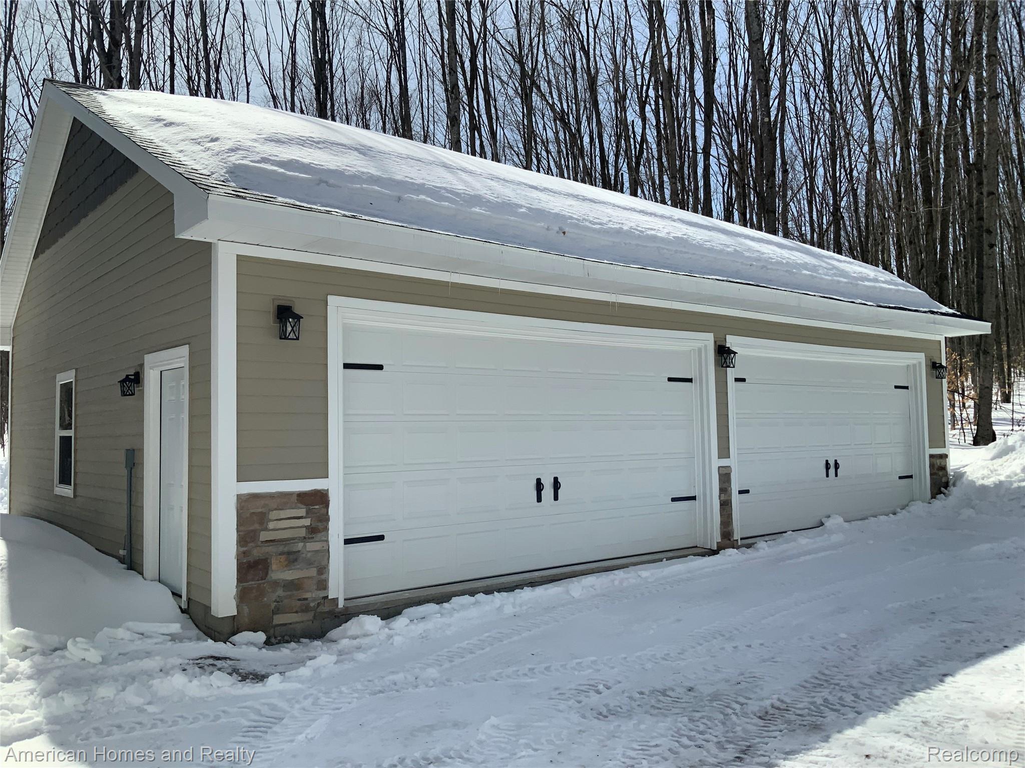 9568 North Ridge Drive