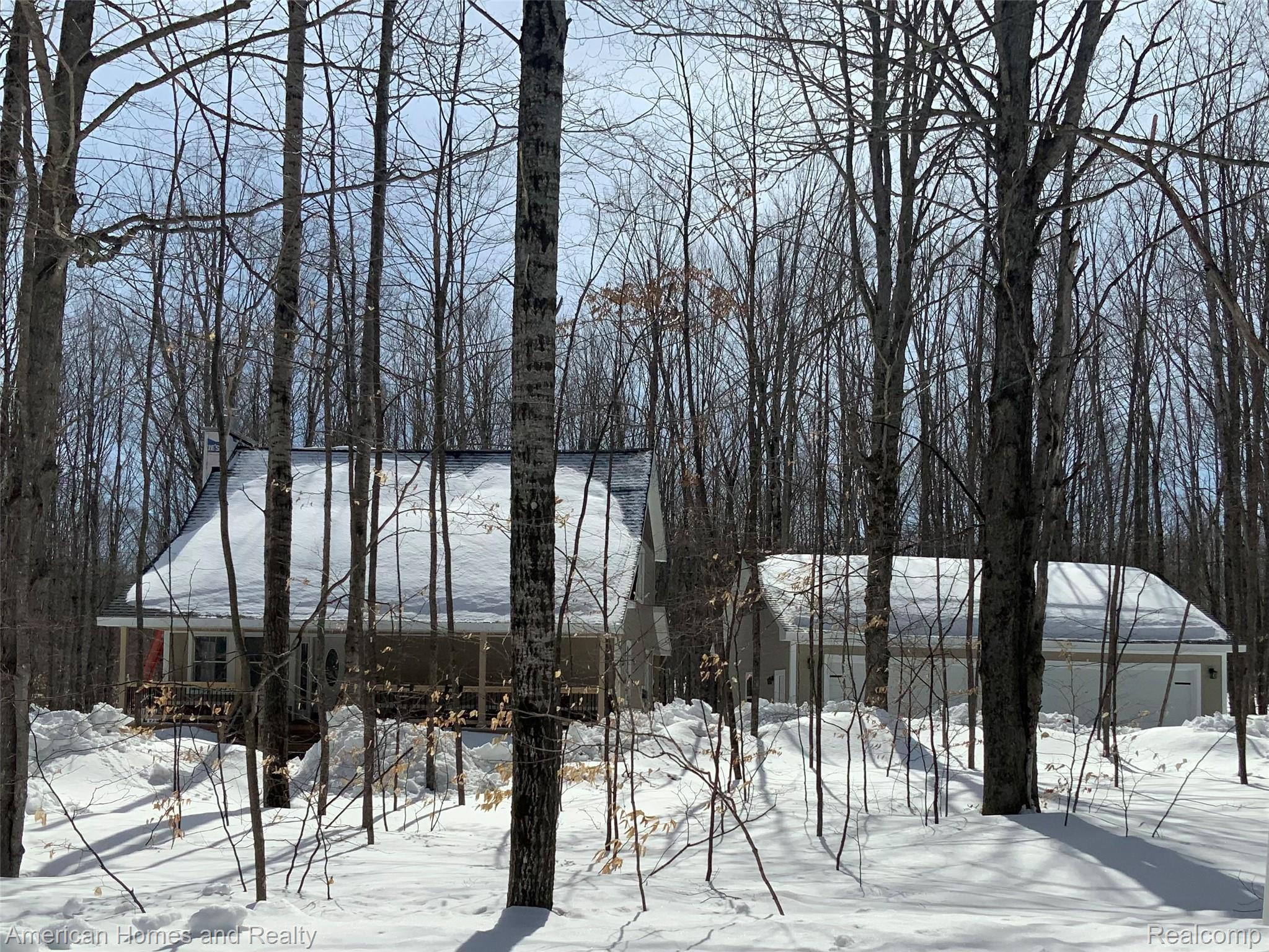 9568 North Ridge Drive