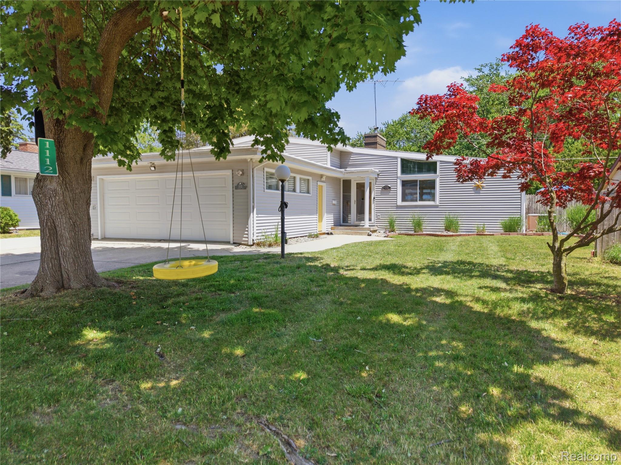 1112 E Washburn Place