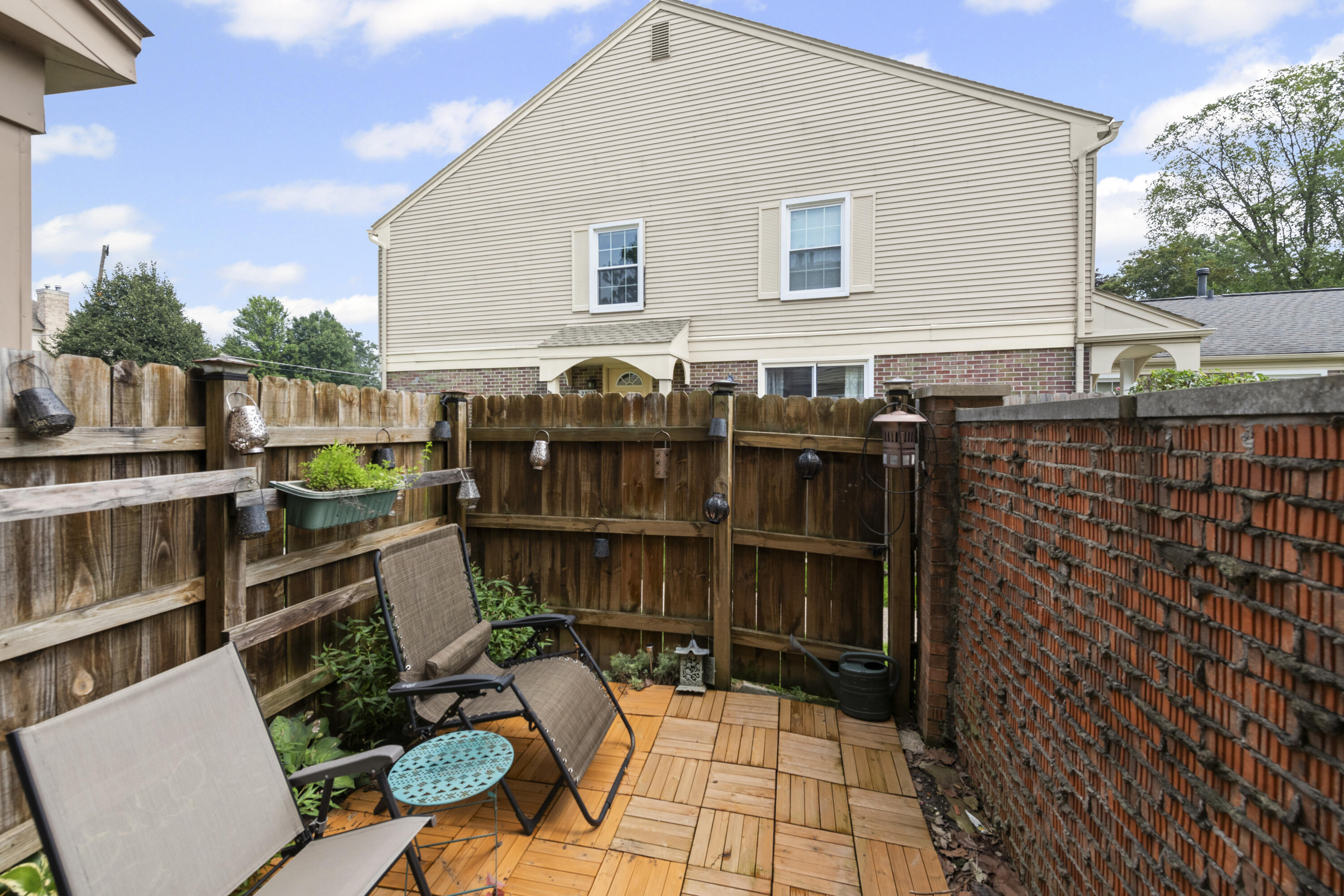 23697 Stonehenge Boulevard