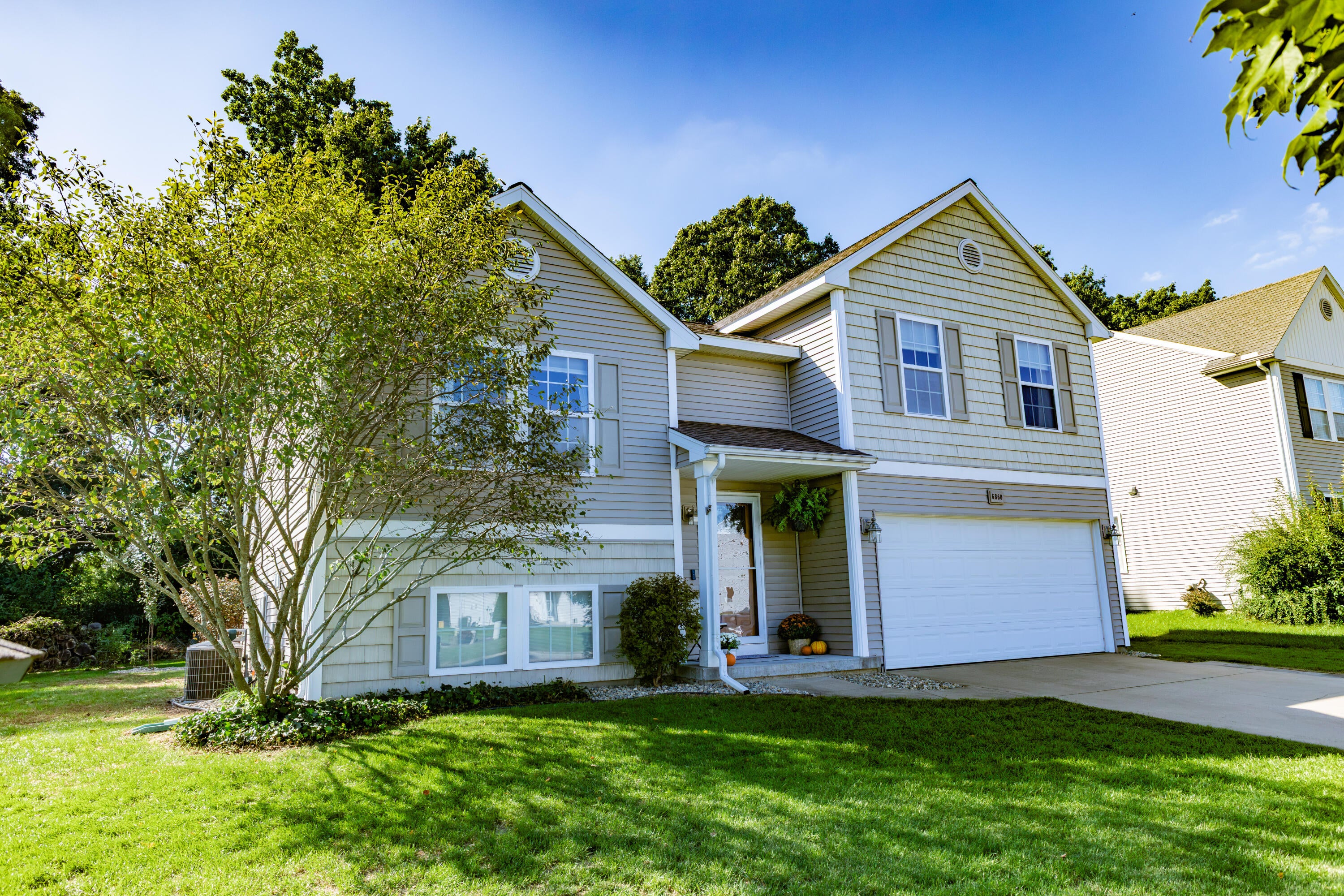 6860 Cypress Bay Drive