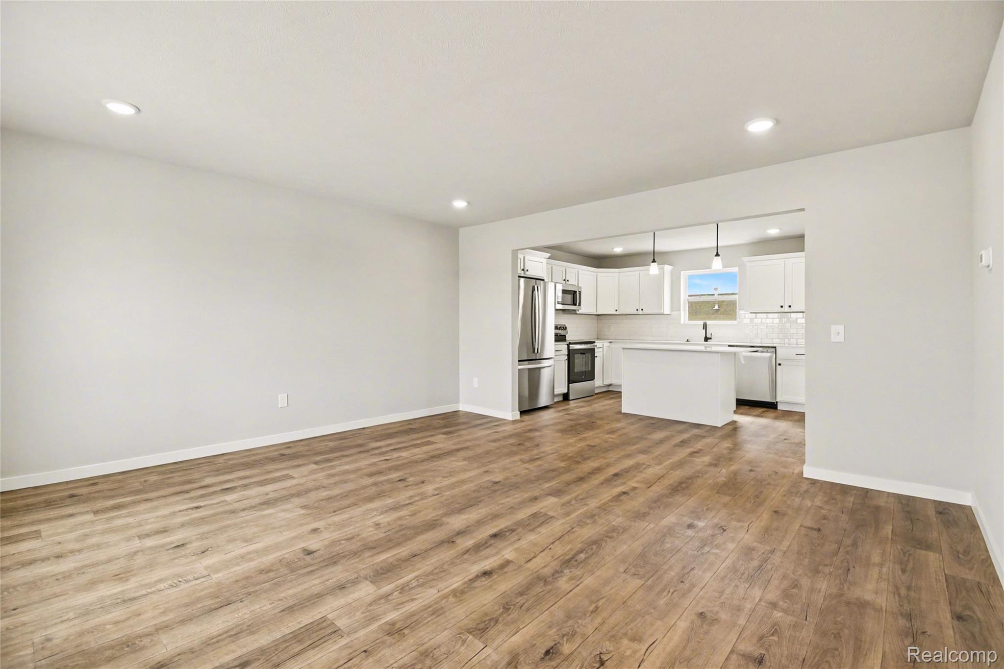 738 Lone Oak Way