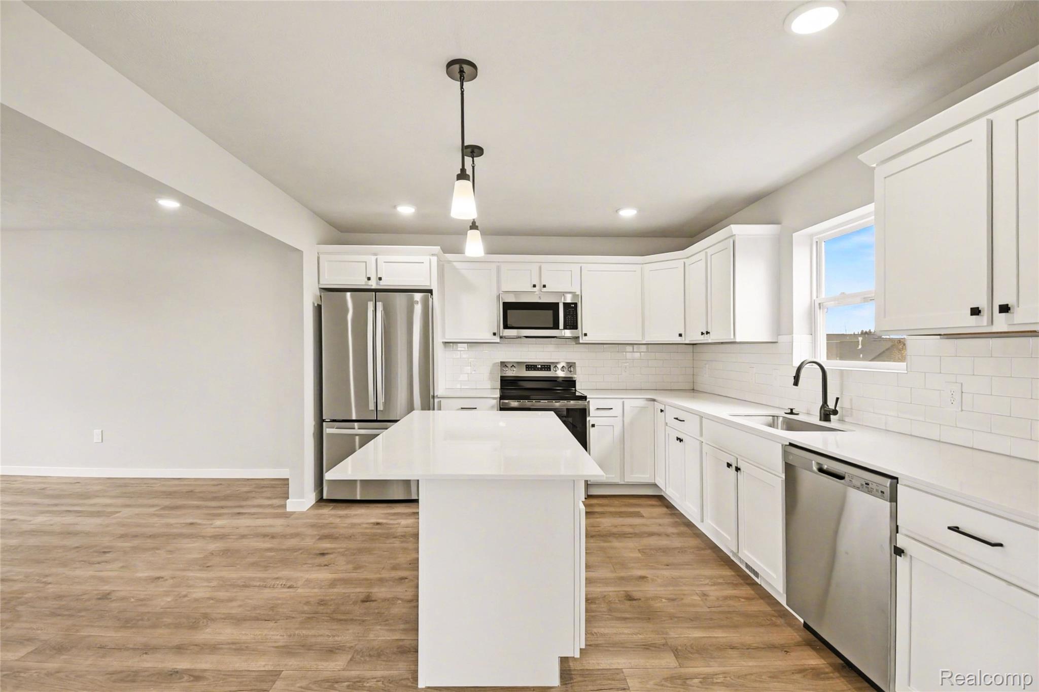 738 Lone Oak Way